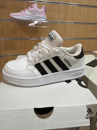 Zapatillas Adidas Blancas y Negras niño