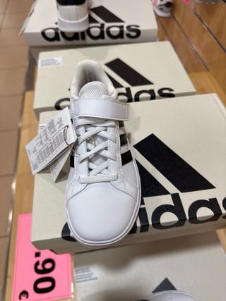 Zapatillas Adidas Blancas y Negras niño