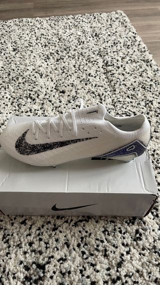 Botas de fútbol Nike Mercurial blancas