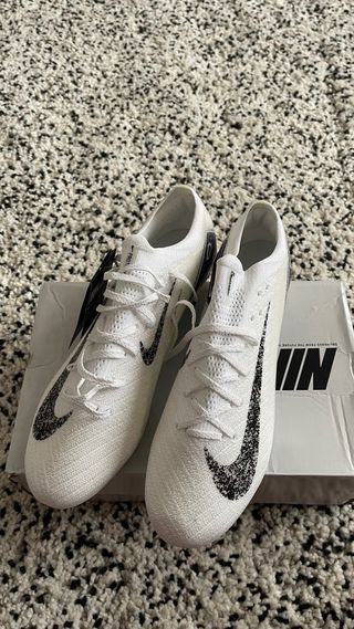 Botas de fútbol Nike Mercurial blancas