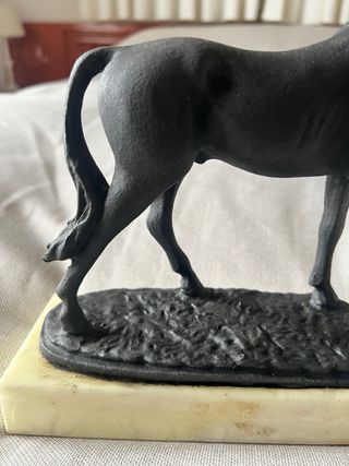 Figura caballo resina negra