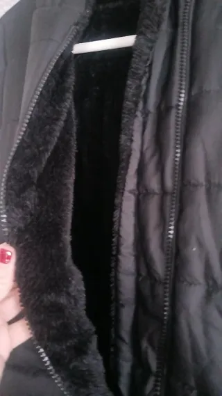 Chaquetón negro entallado forro pelo