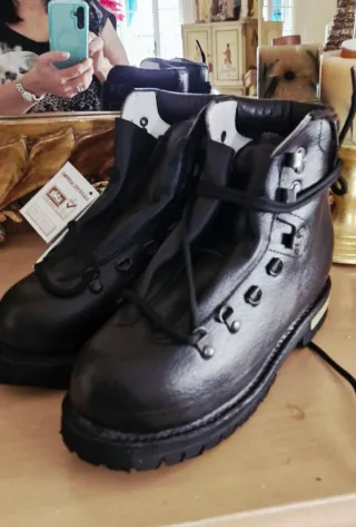 Botas de montaña Iturri negras suela Vibram