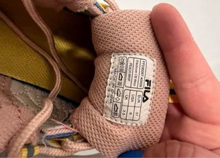 Zapatillas Fila rosas y amarillas