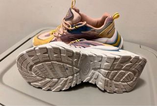 Zapatillas Fila rosas y amarillas