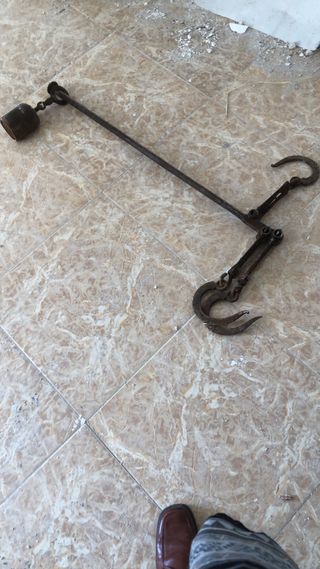 Balanza romana antigua de hierro