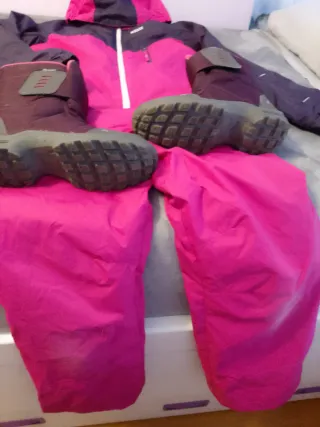 Mono de esquí talla 10-12 años y botas talla 37