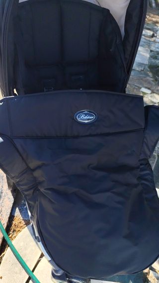 Carrito de bebé negro