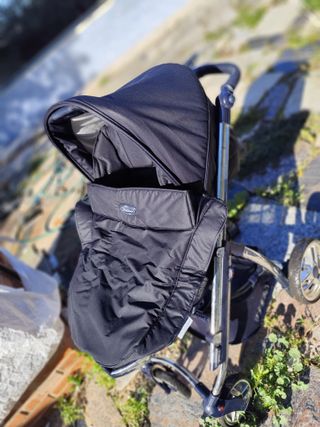 Carrito de bebé negro