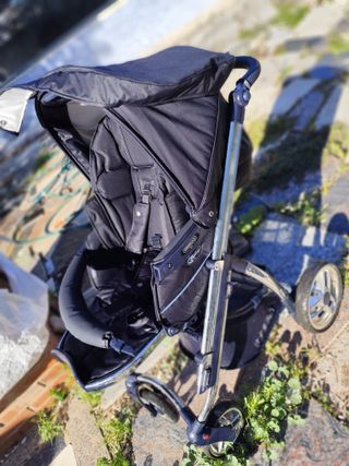 Carrito de bebé negro