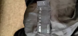 Bomber pelo negro con R bordada