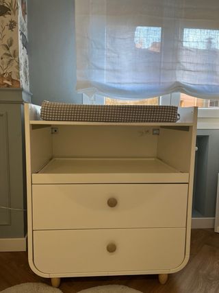 Cómoda cambiador bebe IKEA MYLLRA blanco y cajones