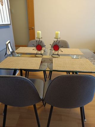 Mesa cristal y 4 sillas comedor