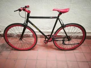 Bicicleta Urbana Fix Style Negra y Roja