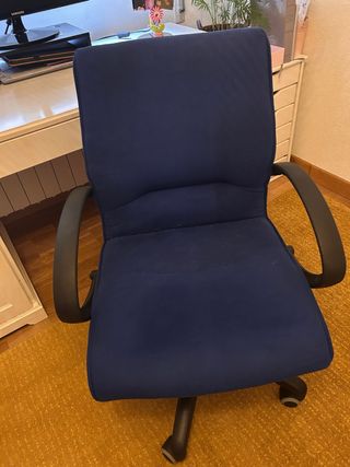 Silla de oficina azul de tela