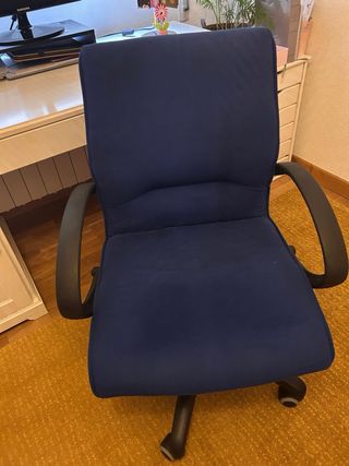 Silla de oficina azul de tela
