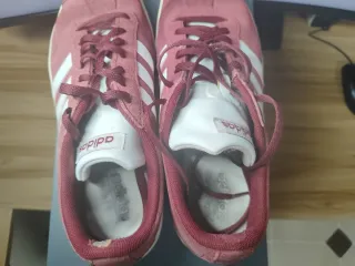 Adidas VL Court 2.0 Rojo Burdeos DA9855