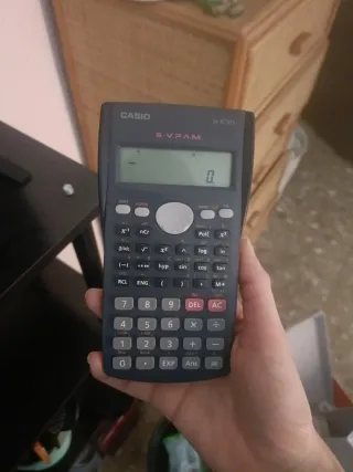 Calculadora Científica Casio fx-82MS