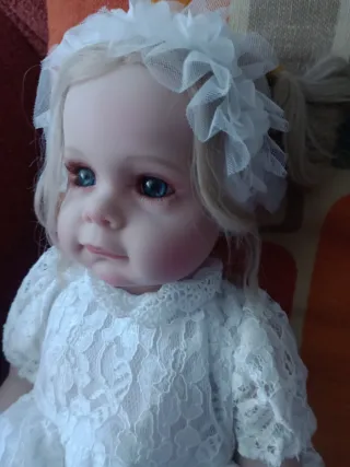 Muñeca niña tipo reborn