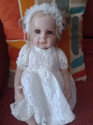 Muñeca niña tipo reborn