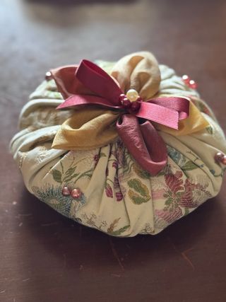 Cuscino portaspilli decorato