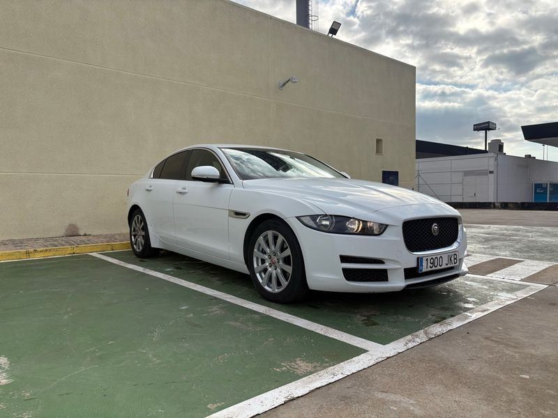 Jaguar XE 2016 - foto 1