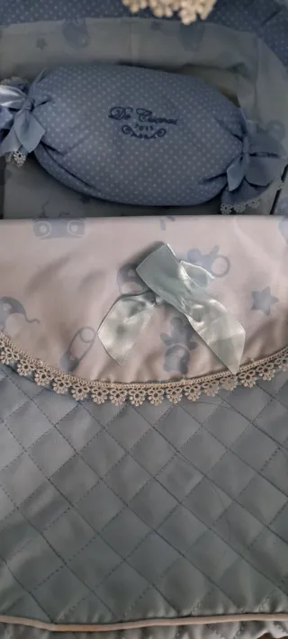 Carrito de bebé de juguete azul