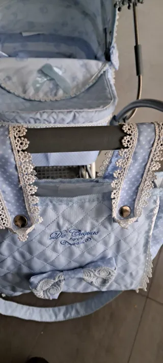 Carrito de bebé de juguete azul