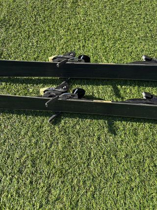 Esquís Elan Black Magic 146cm con fijaciones