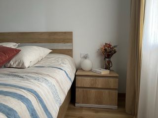 Cabecero y Mesitas de Noche Madera