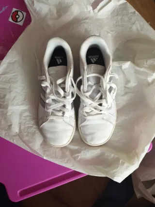Zapatillas Adidas Blancas y Plateadas. Talla 37 ⅓