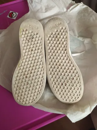 Zapatillas Adidas Blancas y Plateadas. Talla 37 ⅓