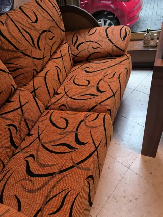 Sofá de 2 plazas en buen estado