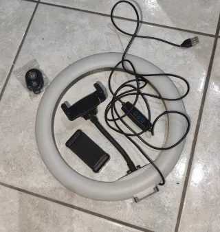 Anello LED con supporto smartphone