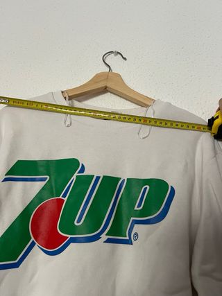 Sudadera Crop Top 7UP blanca joven