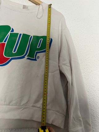 Sudadera Crop Top 7UP blanca joven