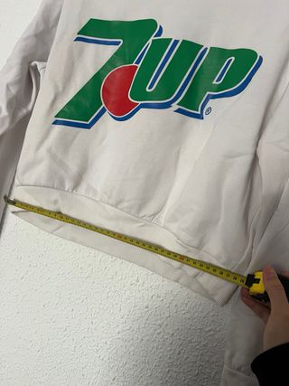 Sudadera Crop Top 7UP blanca joven