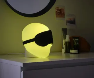 Lámpara de mesa Ikea blanca ISKARNA