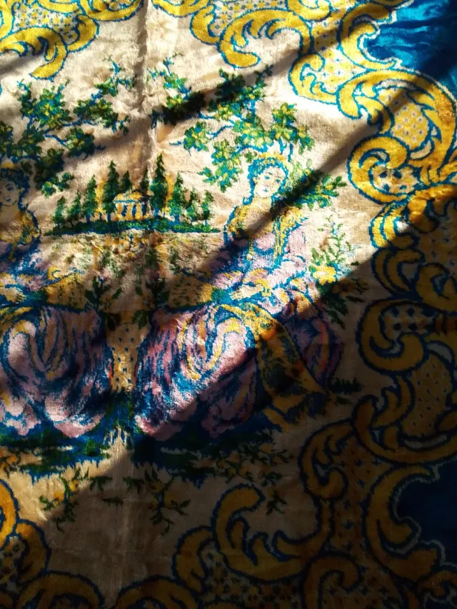 Lote de manta y tres colchas de seda, lote Muhamad