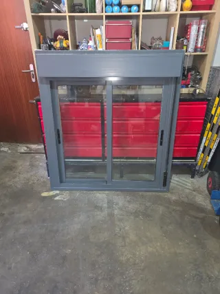 Ventana aluminio corredera gris