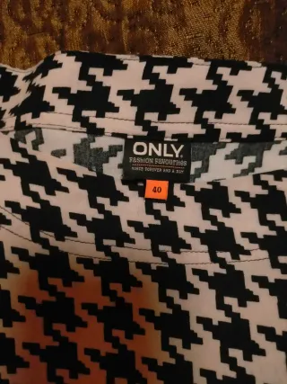 Blusa Only pata de gallo