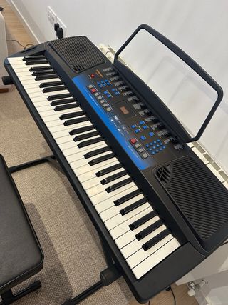 Teclado electrónico como nuevo.