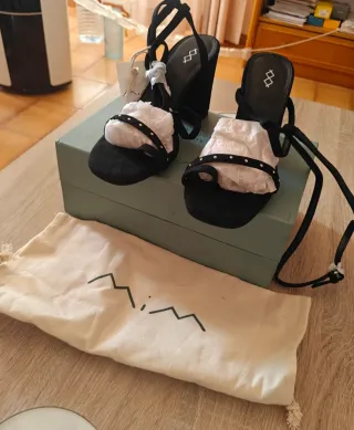 Sandalias MIM tacón negras tachuelas