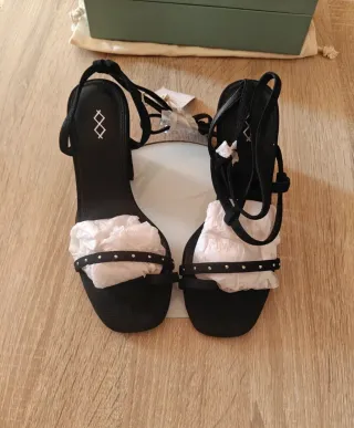 Sandalias MIM tacón negras tachuelas