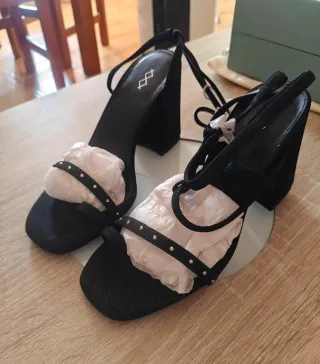 Sandalias MIM tacón negras tachuelas
