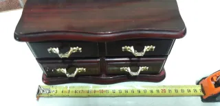 Joyero con bailarina y música