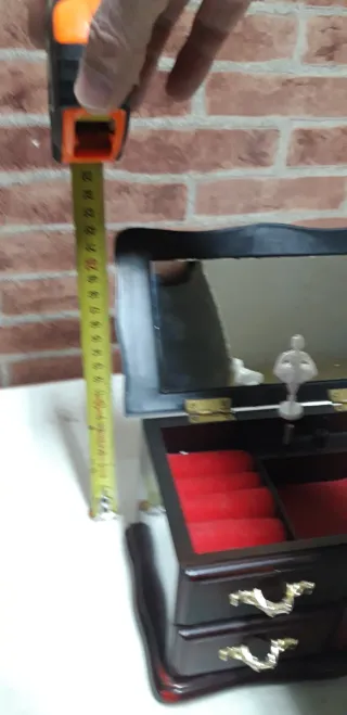 Joyero con bailarina y música