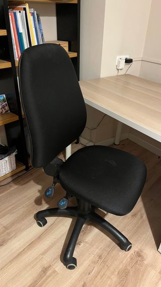 Silla de escritorio ergonómica negra