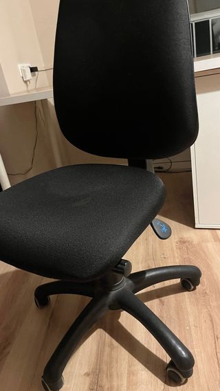Silla de escritorio ergonómica negra