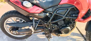 BMW F 650 GS Roja con Top Case